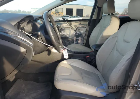 2016 Ford Focus Titanium из США, поврежденный, VIN 1FADP3N29GL325835